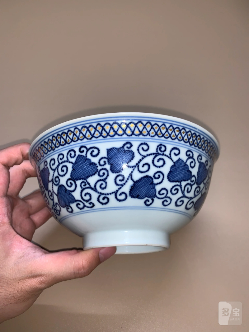 清乾隆 仿宣窑青花描金缠枝莲纹碗 - 图3